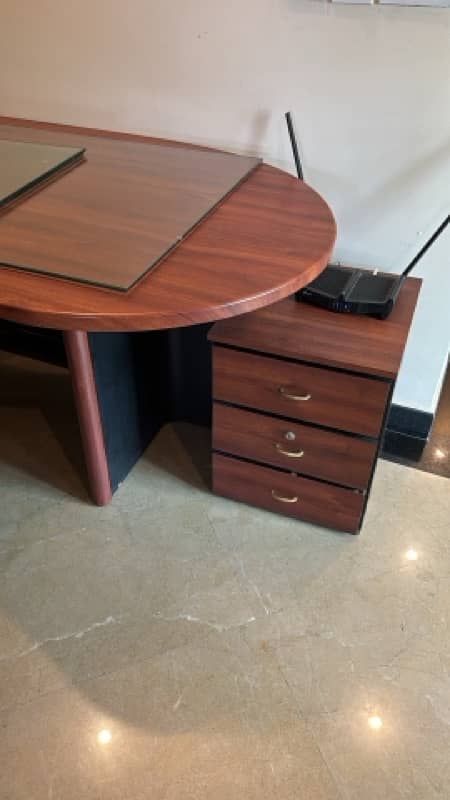 office executive table and chir 4