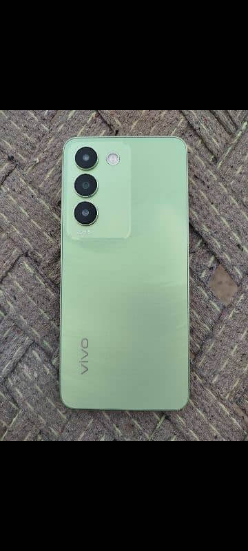 VIVO Y100 0