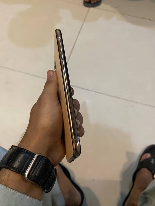 iPhone 11 Pro Max 256GB with box Pta approved 3