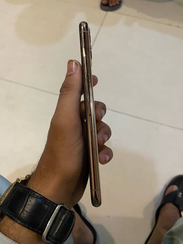 iPhone 11 Pro Max 256GB with box Pta approved 5