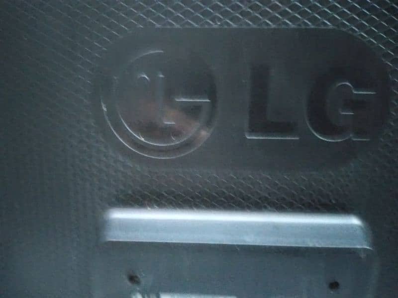 LG TV monitor with Dany TV device and speakers with HDMI port 3