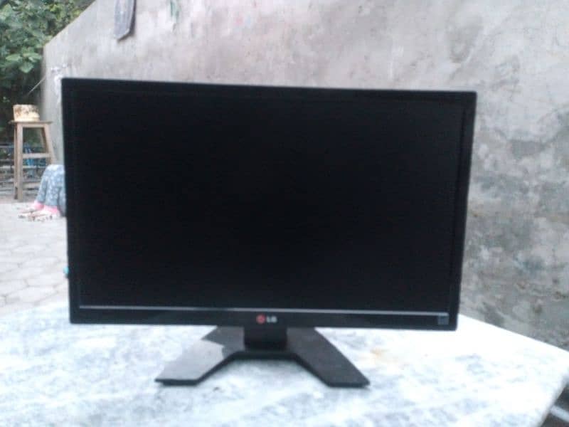 LG TV monitor with Dany TV device and speakers with HDMI port 5