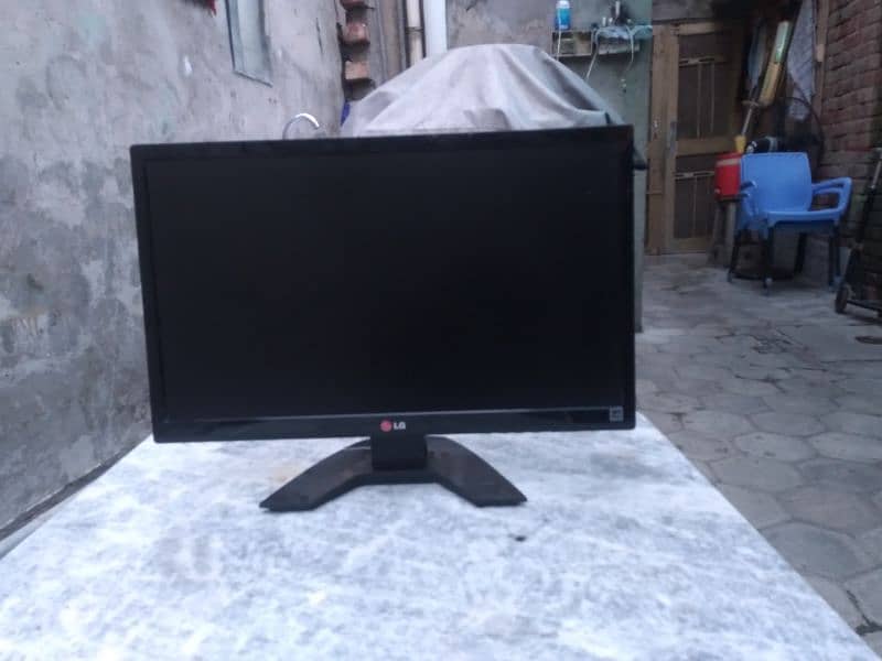 LG TV monitor with Dany TV device and speakers with HDMI port 6