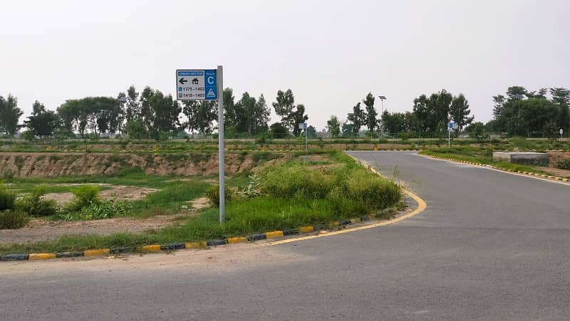 "Spacious 5 Marla Plot for Sale in LDA City Lahore" 1