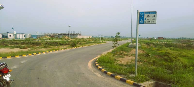 "Spacious 5 Marla Plot for Sale in LDA City Lahore" 2