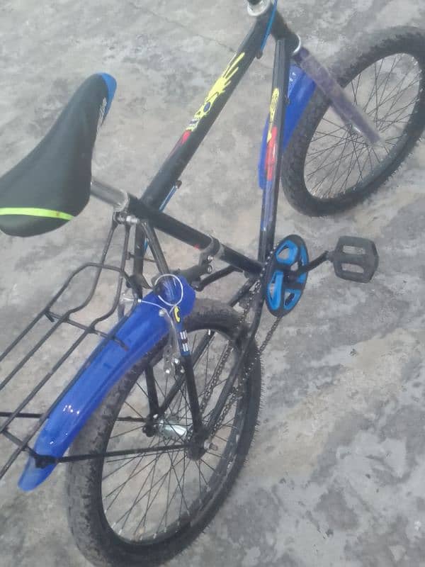 new cycle hy khud tyar ki hy lahore may available hy 2