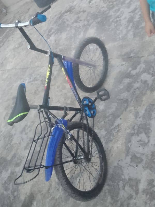 new cycle hy khud tyar ki hy lahore may available hy 3