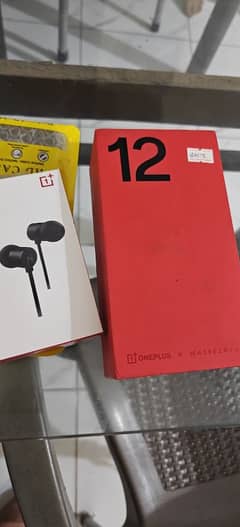 one plus 12 white colour with complete box 10/10 new 256gb