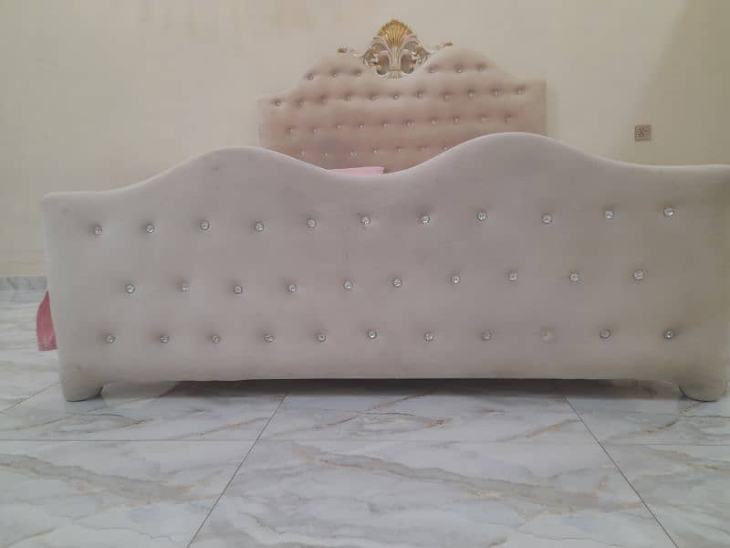 King size bed poshish 3