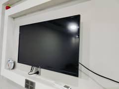 TCL simple 4k LED TV 32 inch Just 6 month used