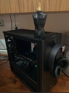 Gaming PC with RTX 2070 super and i7 8700k almost new condition 0