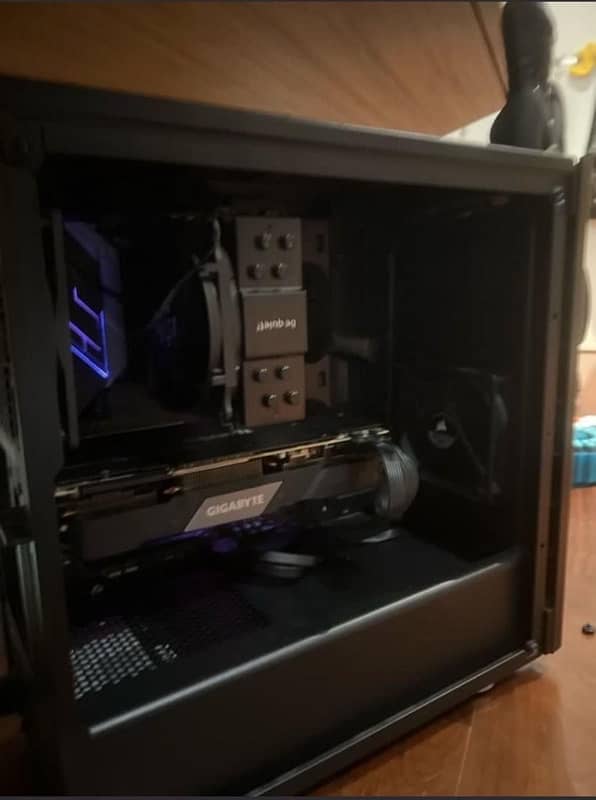 Gaming PC with RTX 2070 super and i7 8700k almost new condition 1