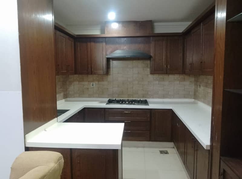 Par Day short time Two BeD Room apartment Available for rent in Bahria town phase 4 and 6 empire Heights 2 Family apartment 8