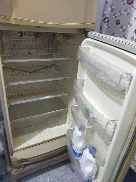 pel fridge good condition in working condition also 2