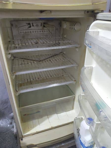 pel fridge good condition in working condition also 3