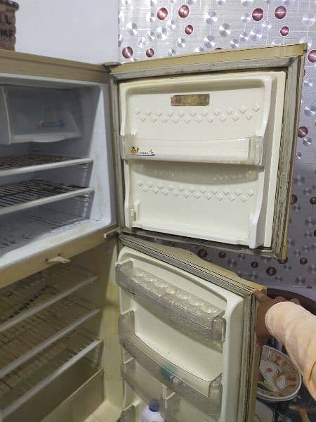 pel fridge good condition in working condition also 6