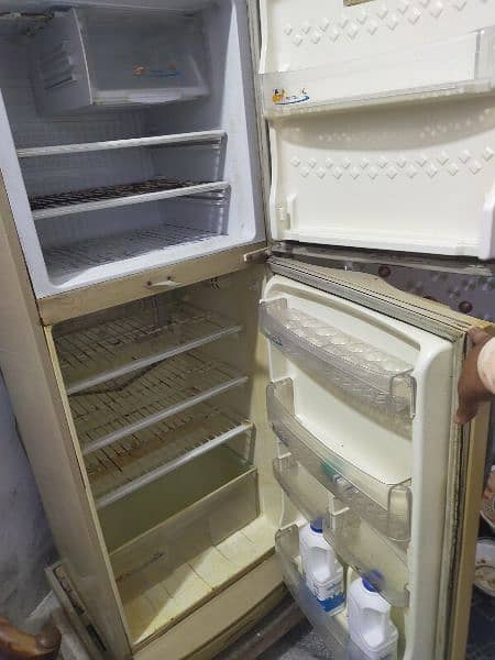 pel fridge good condition in working condition also 8