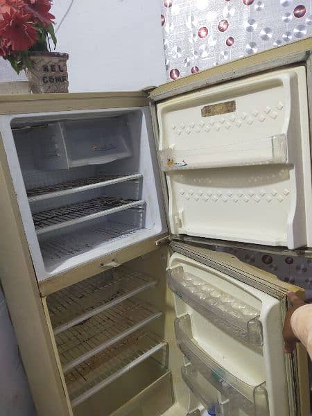 pel fridge good condition in working condition also 9