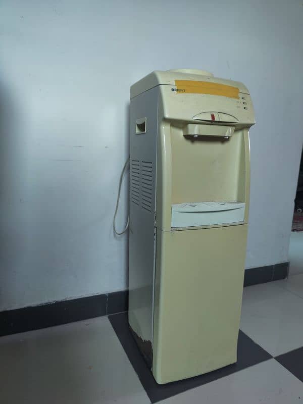 Water Dispenser with fridge - Orient 0