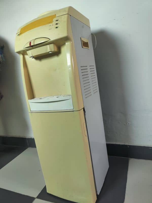 Water Dispenser with fridge - Orient 4