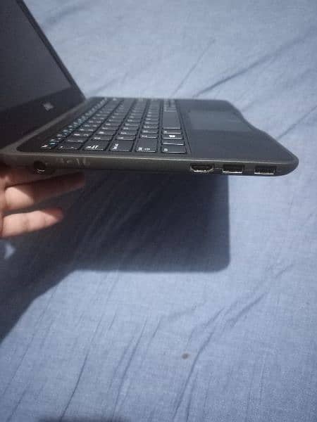 Dell Latitude 3190 4