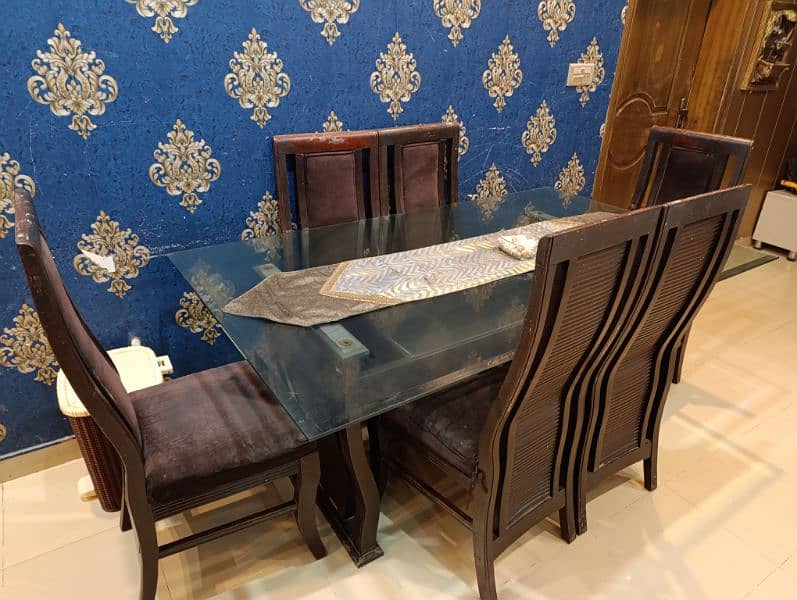 6 Chair Dining Table in good condition 1