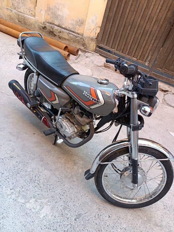 Honda CG125 self start 2022/23 model 3