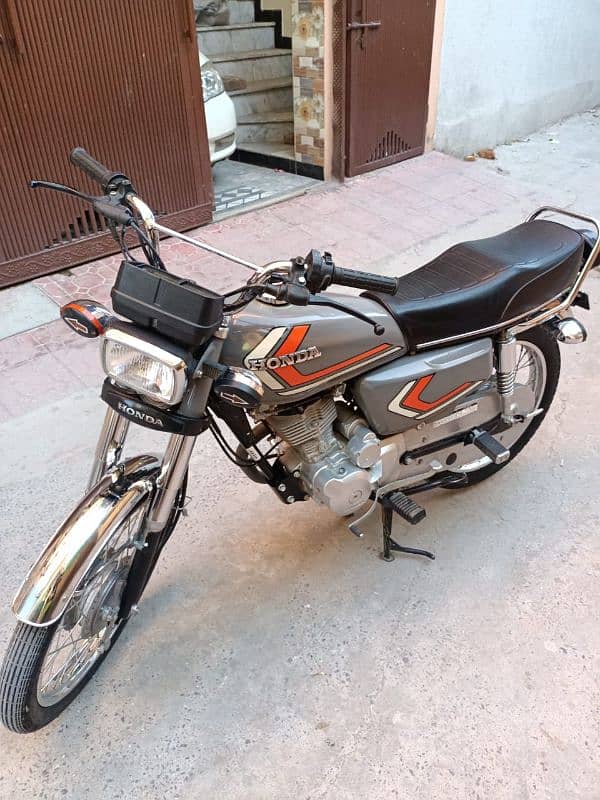 Honda CG125 self start 2022/23 model 6