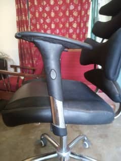 Office Revolving Chair 9/10 condition for sale 0322-4737969