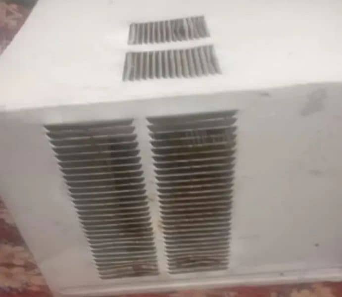 Window Ac . in good condition 2