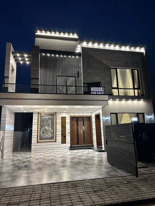 10 Marla Brand New House for Sale in Bahria Town Lahore 0