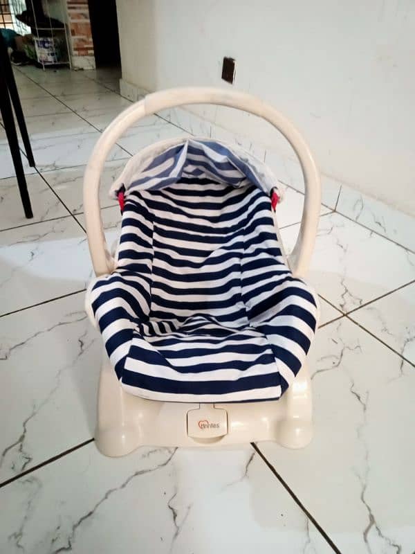 Original Tinnies Baby Carry Cot and Kids Chair in New Condition 3