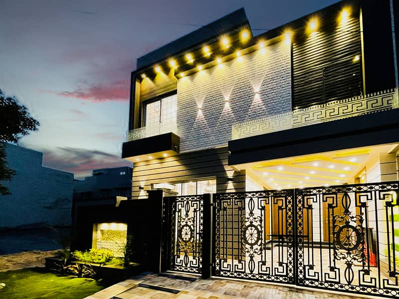 Elegant 5 Marla Dream Home for Sale in Bahria Town, Lahore 1