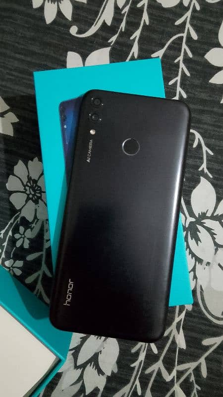 Honor 8c 3