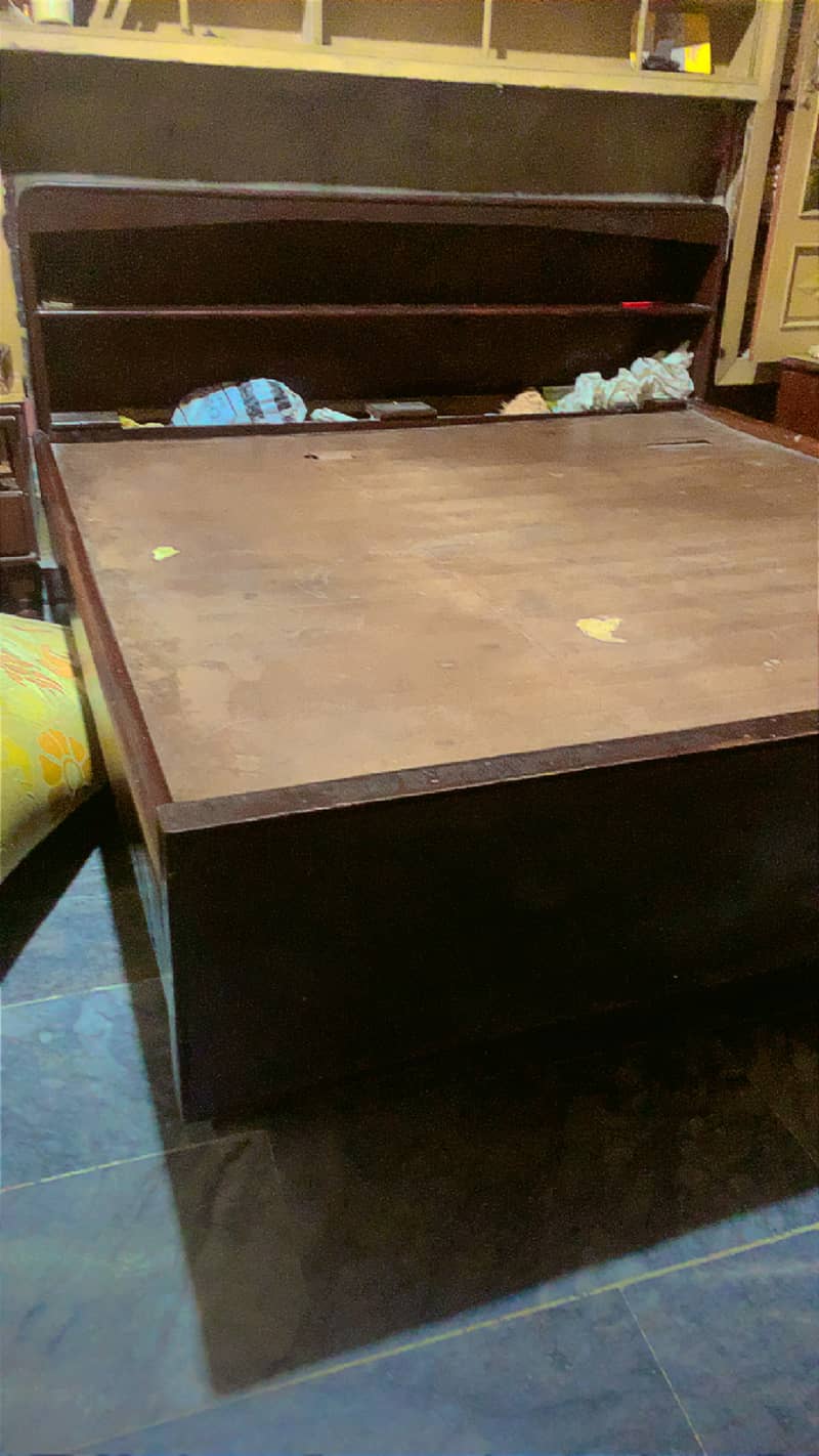 Old Best Wooden Bed 1