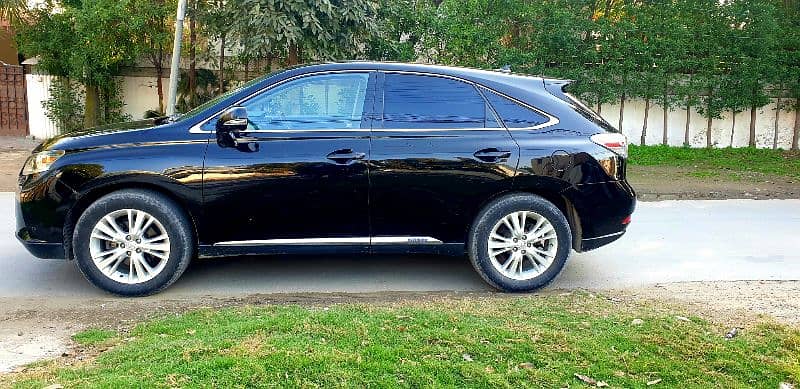 Lexus RX Series 2010 1