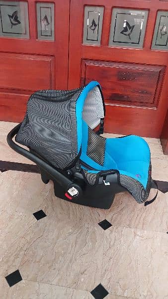 Two Baby carriers/car seats/rockers for sale. ( Tinnies Brand) 1