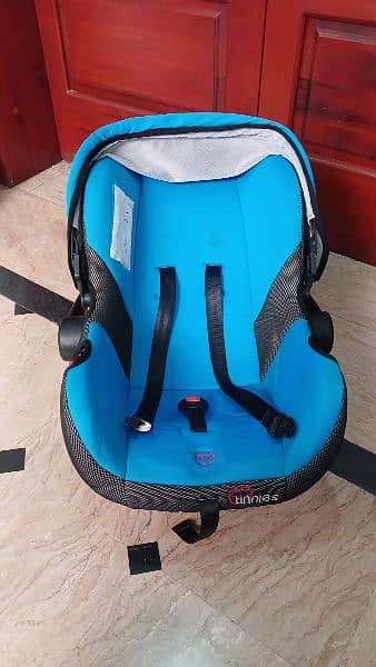 Two Baby carriers/car seats/rockers for sale. ( Tinnies Brand) 2