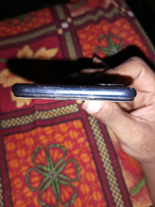 vivo y20 new condition hai one hand use hai deba charger be 2