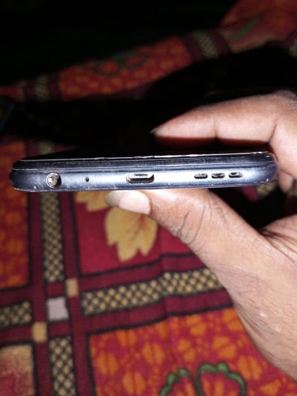 vivo y20 new condition hai one hand use hai deba charger be 4