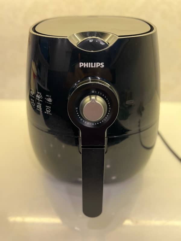 Philips Air Fryer HD9220 Black Slightly Used 1