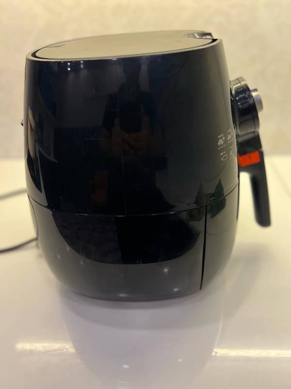 Philips Air Fryer HD9220 Black Slightly Used 5