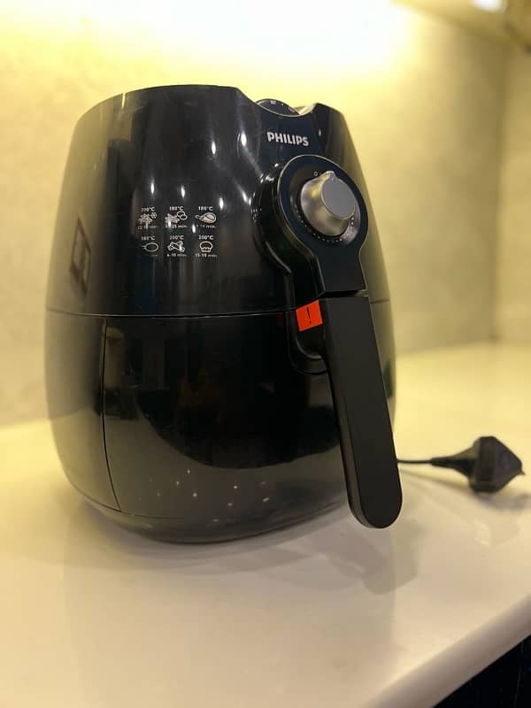 Philips Air Fryer HD9220 Black Slightly Used 6