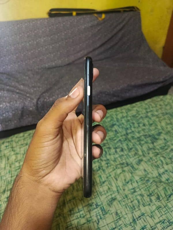 Google pixel 4A 10/8 condition 128 GB black colour 4