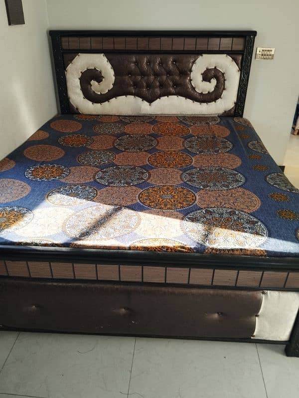 Queen IRON Bed With King Metress 0