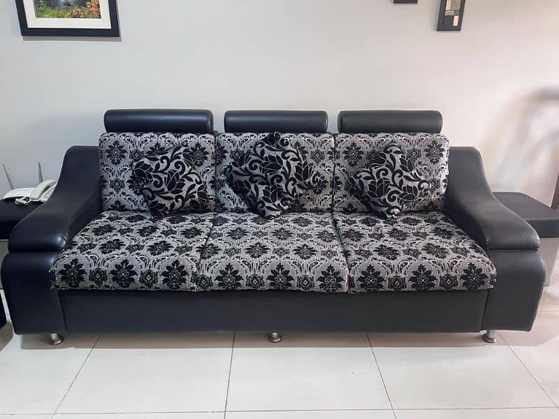 Stylish 3-Seater Sofa Set – 2 Elegant Sofas in Great Condition! 0