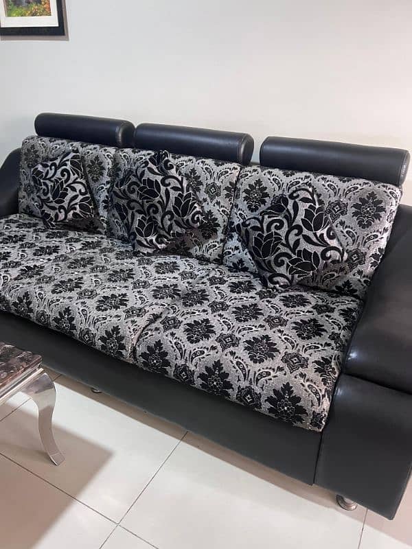 Stylish 3-Seater Sofa Set – 2 Elegant Sofas in Great Condition! 2