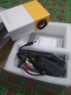 Projector YG 300 for sale only 1 week use condition 10/10 all ok