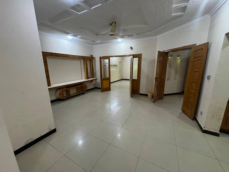 Upper portion 10 Marla available for rent in phase 4 bahria town Rawalpindi 4