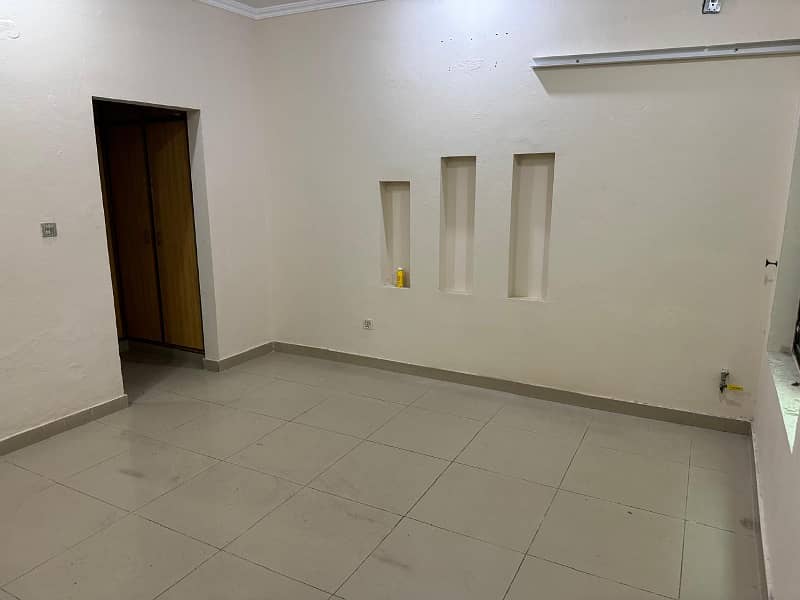 Upper portion 10 Marla available for rent in phase 4 bahria town Rawalpindi 5